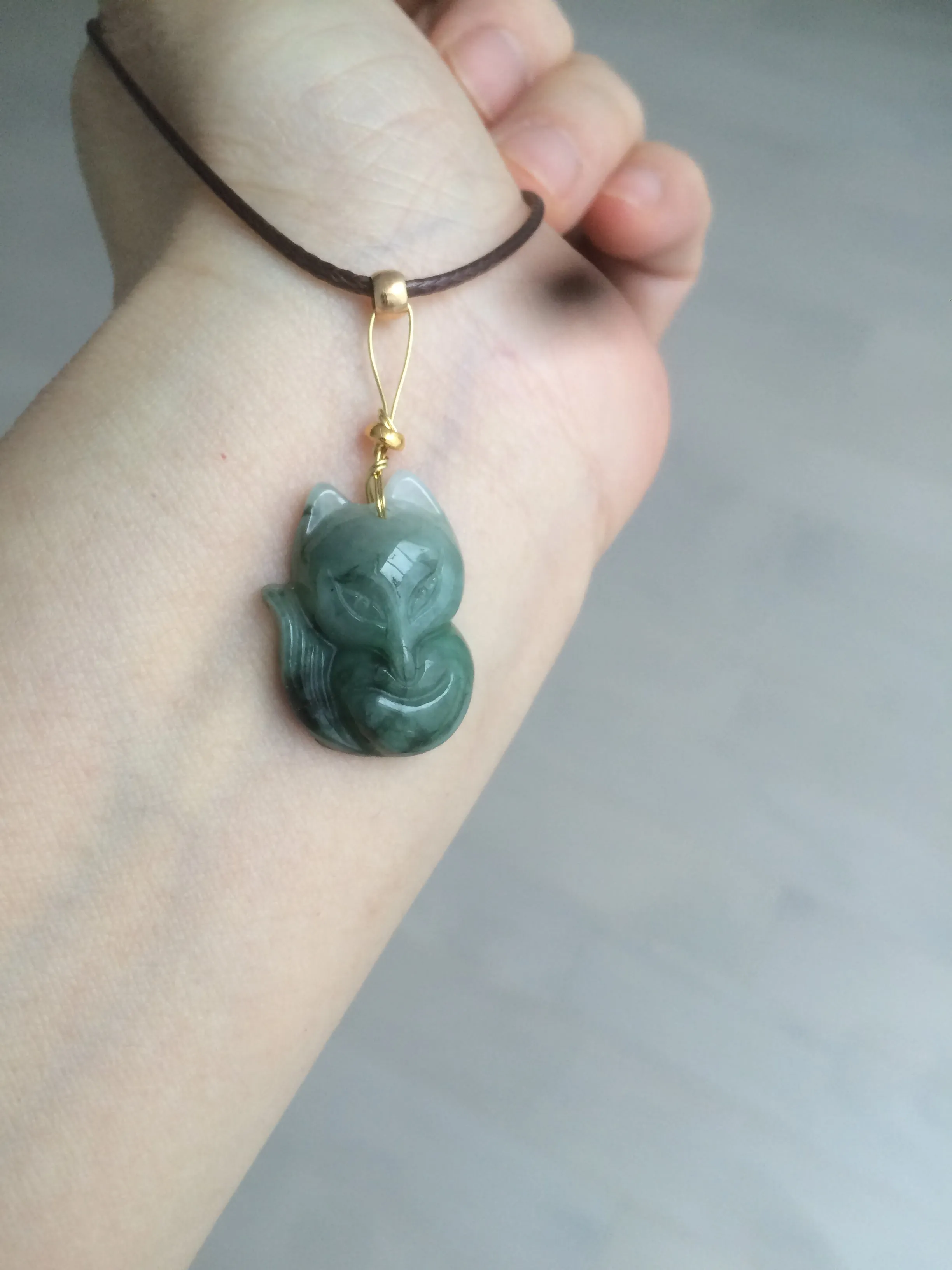 100% natural type A dark green/black jadeite jade fox pendant necklace C34