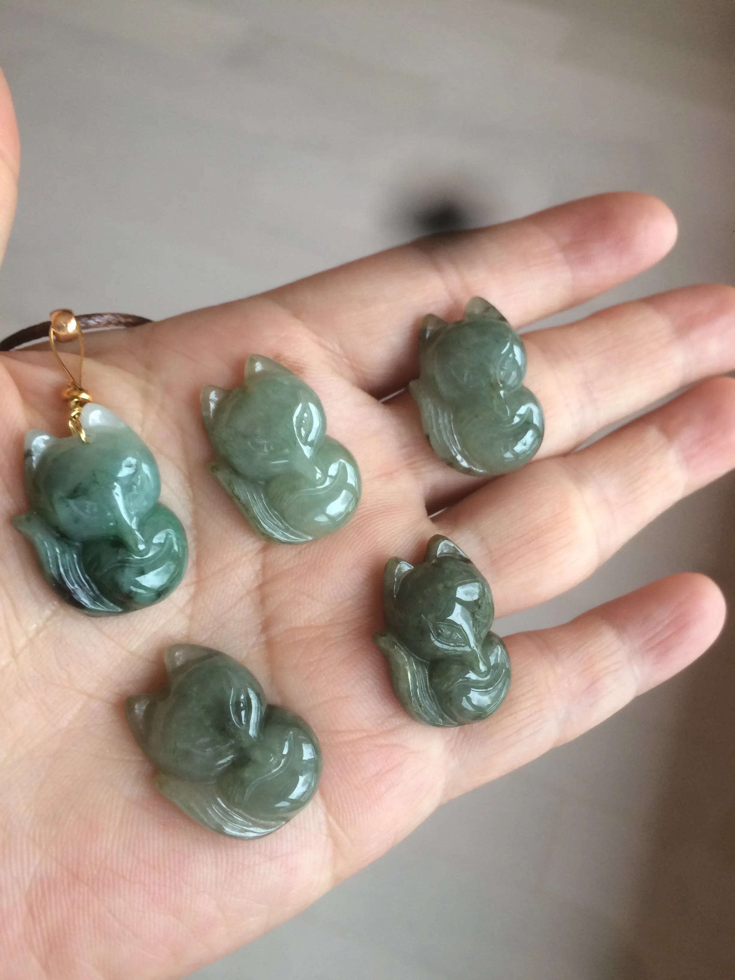 100% natural type A dark green/black jadeite jade fox pendant necklace C34