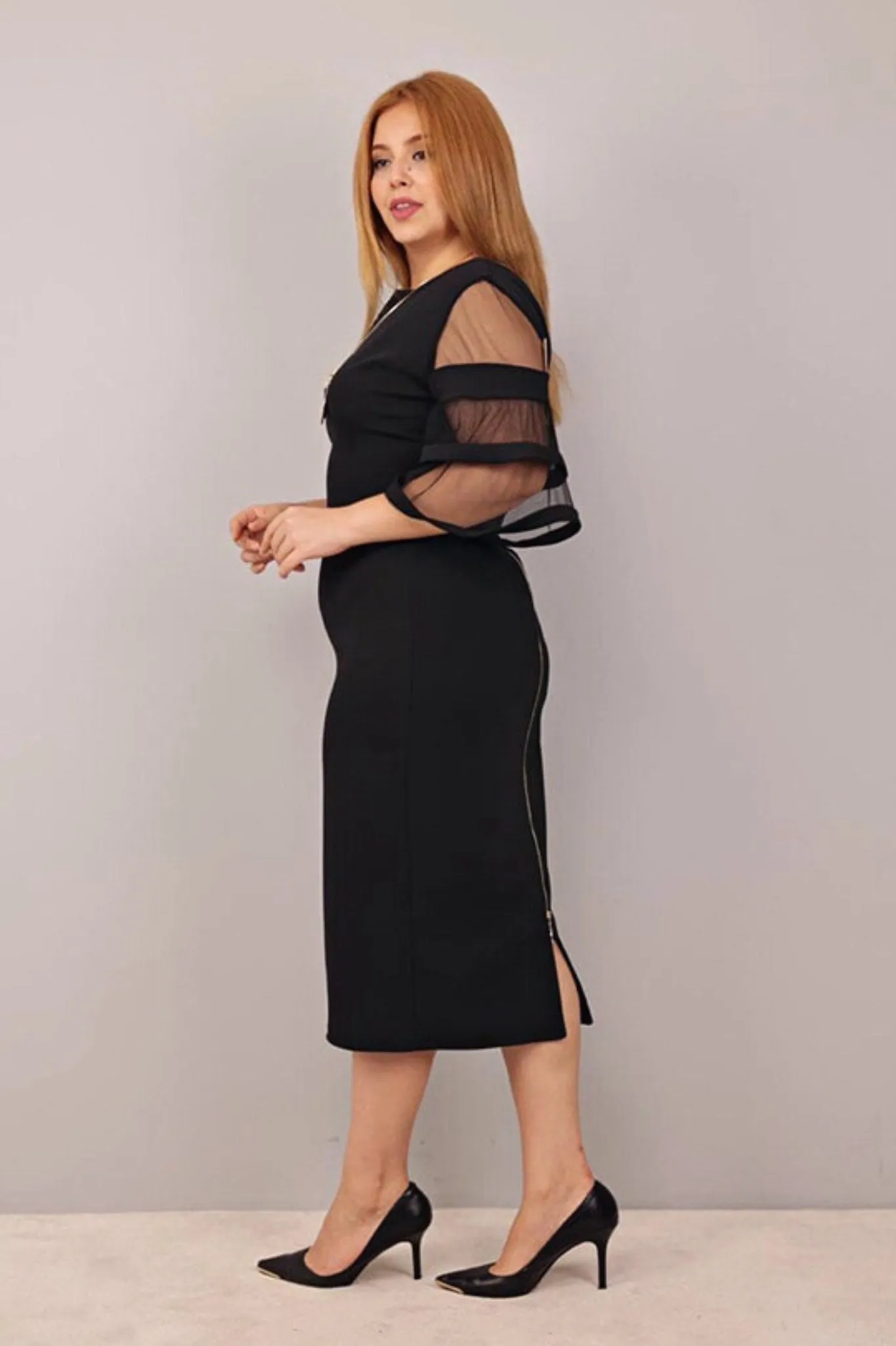 Abito curvy nero midi con maniche a campana in tulle e zip doppio cursore