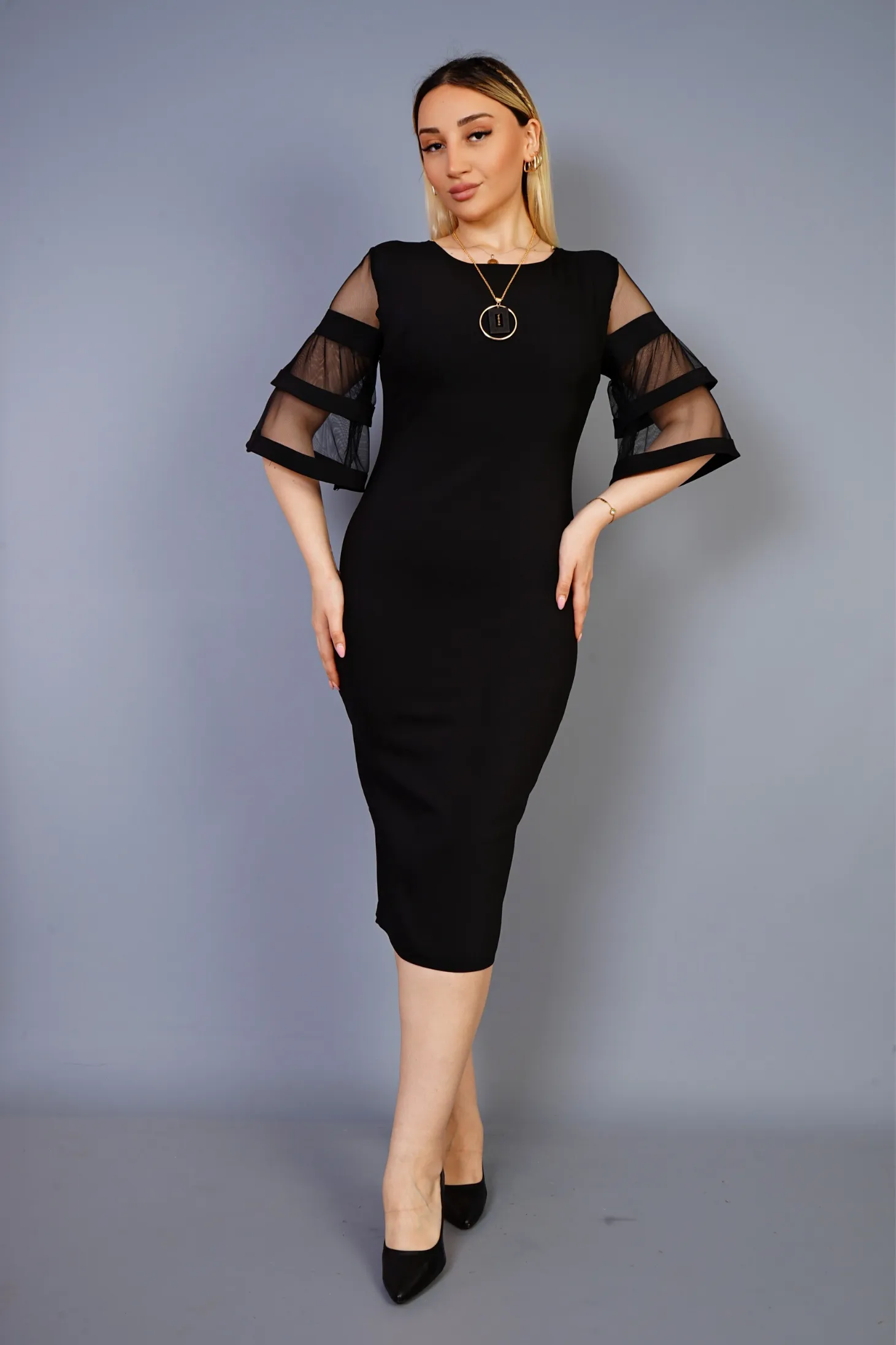 Abito curvy nero midi con maniche a campana in tulle e zip doppio cursore