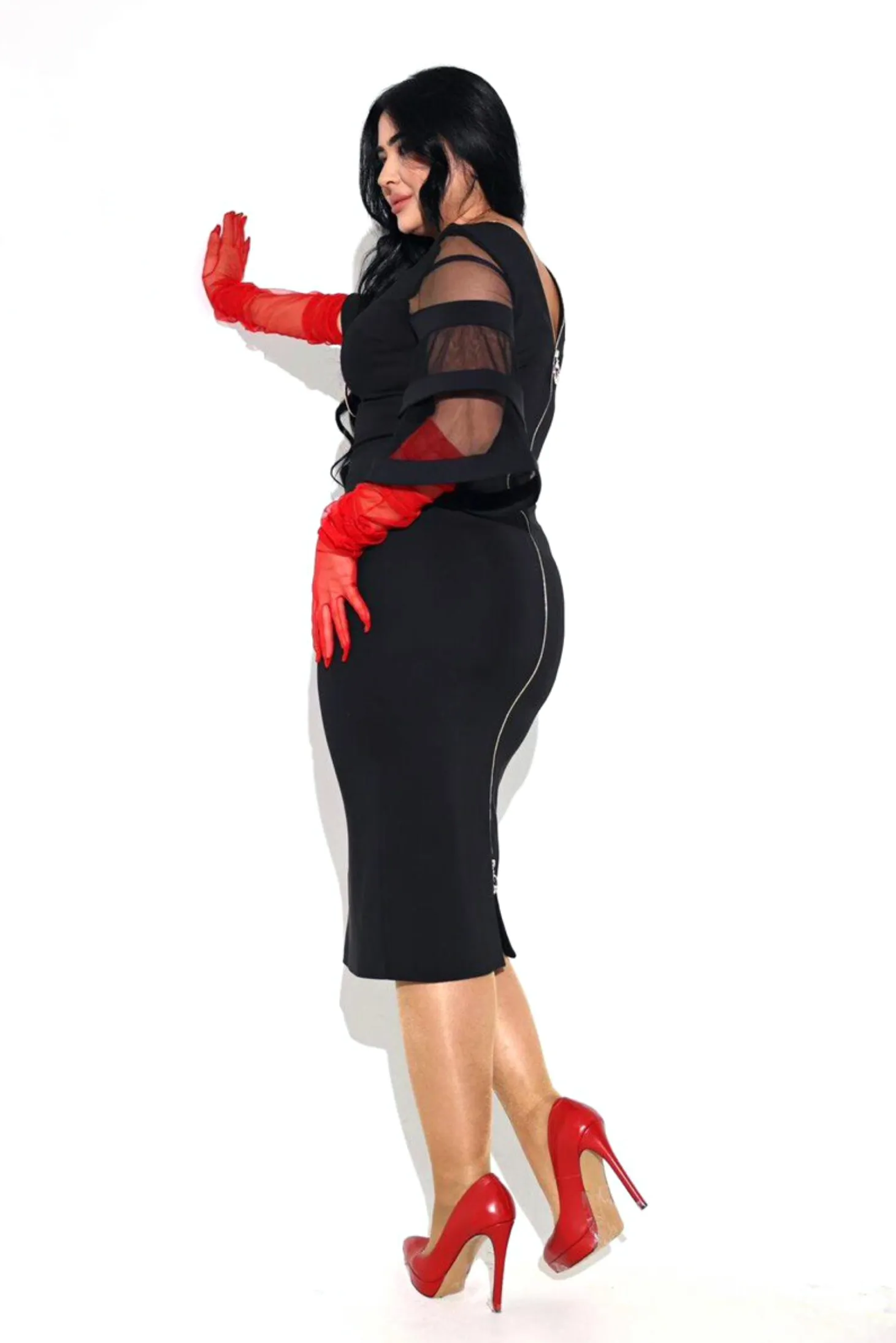 Abito curvy nero midi con maniche a campana in tulle e zip doppio cursore