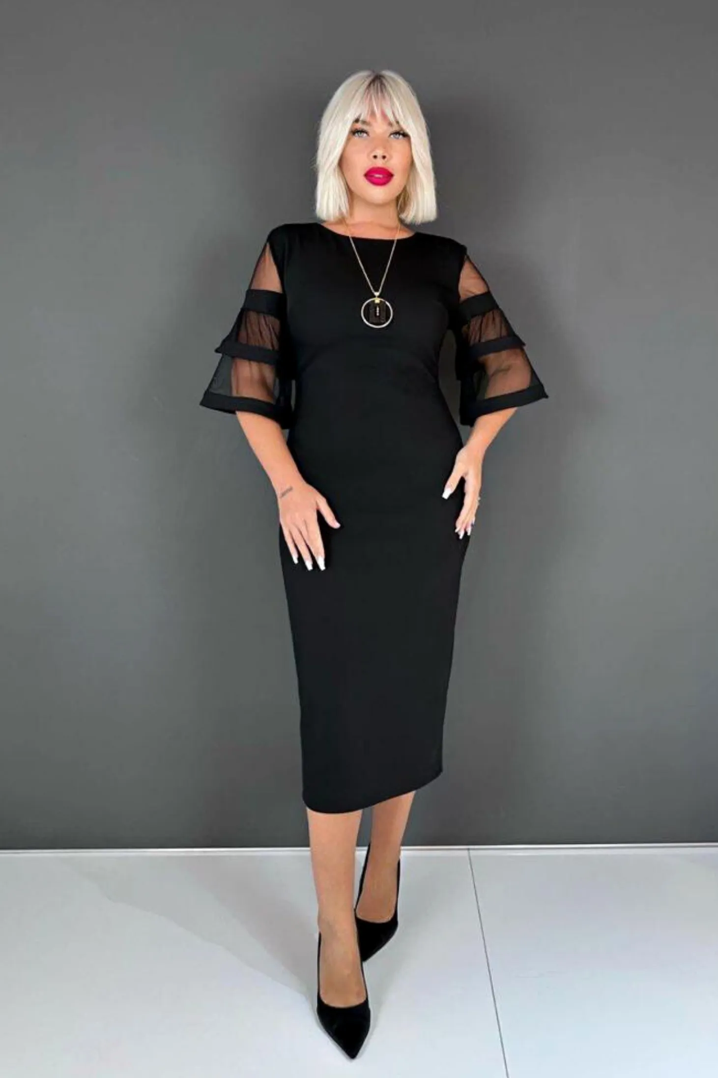 Abito curvy nero midi con maniche a campana in tulle e zip doppio cursore