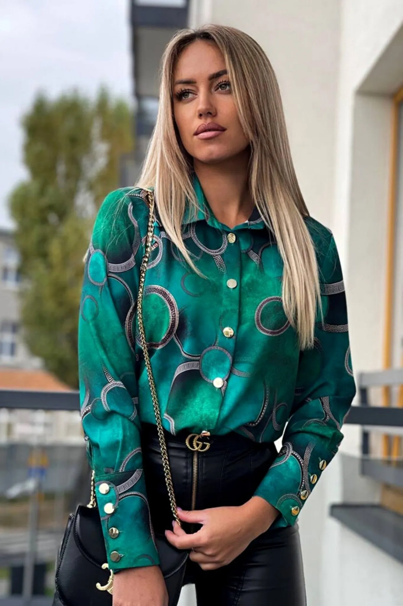 Camicia elegante tonalità verde a stampa cerchi e motivo fashion