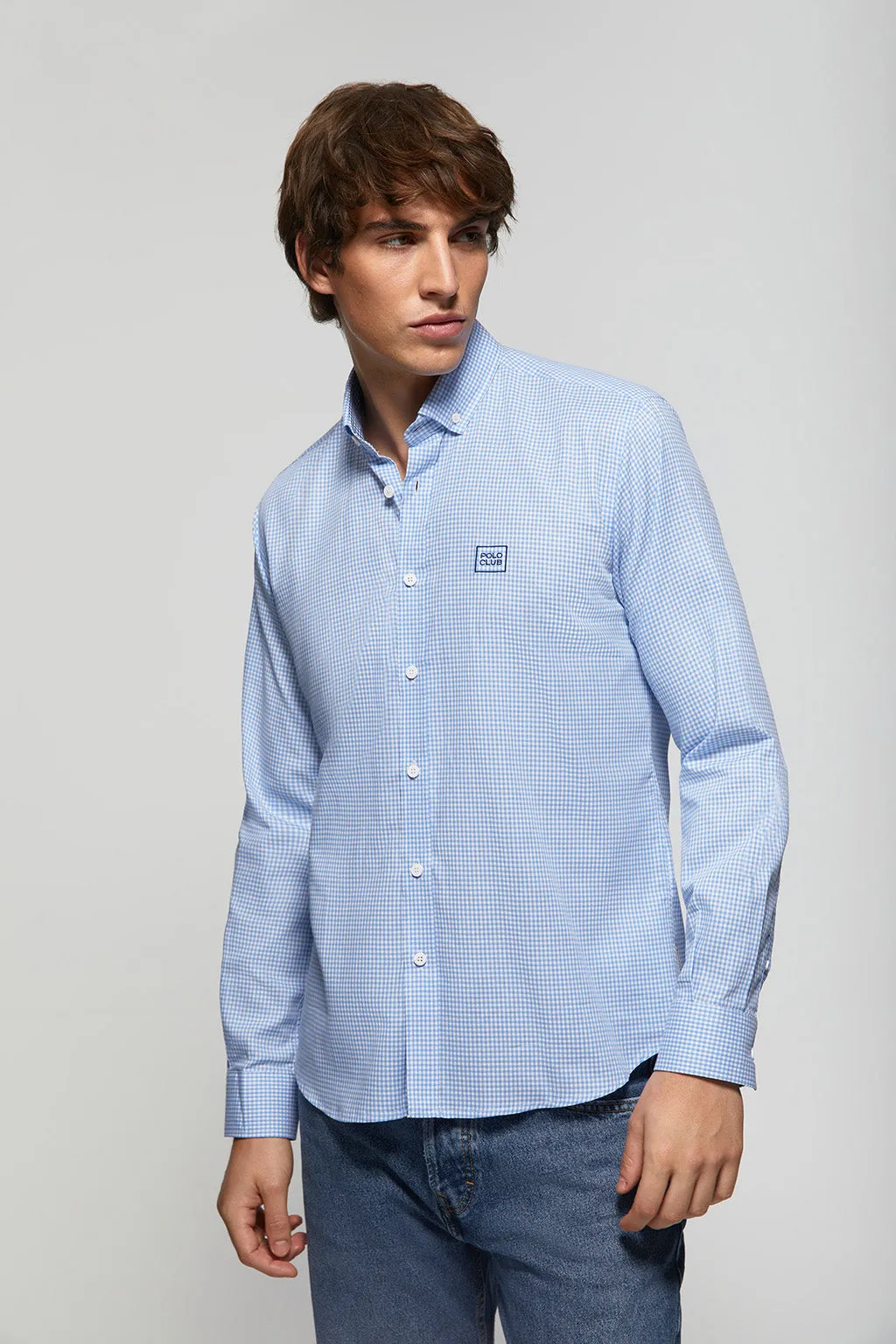 Camisa azul celeste a cuadros vichy con detalle bordado