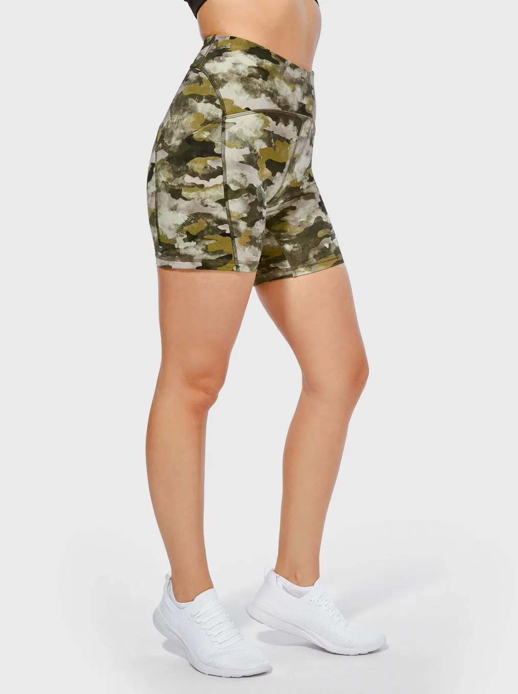 LULULEMON JUNIPER CAMO POWER THRU HR SHORT 6"