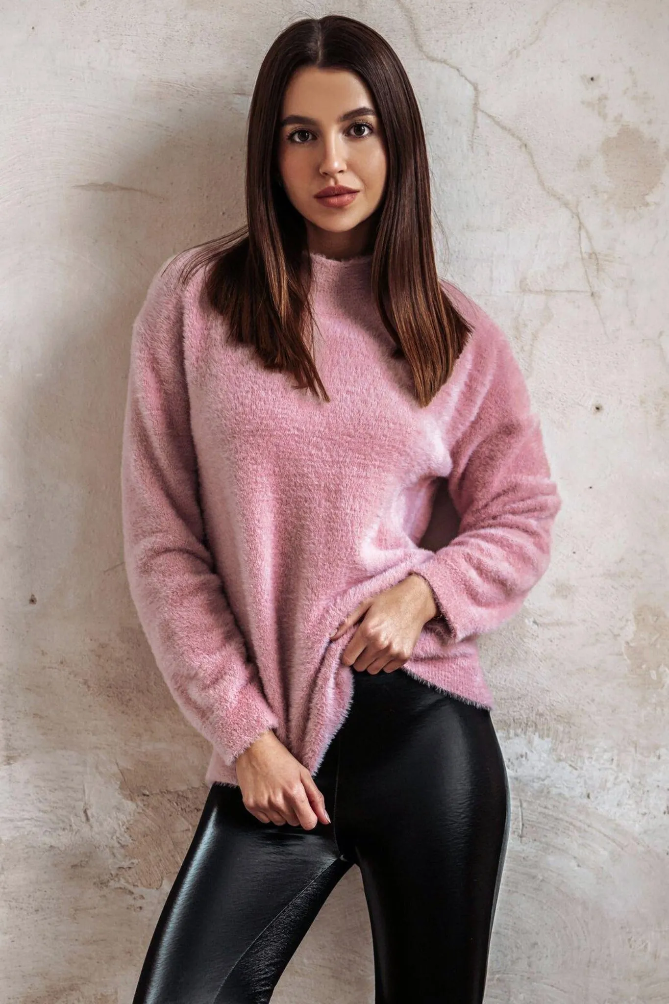 Maglione oversize a collo alto rosa in filato soffice