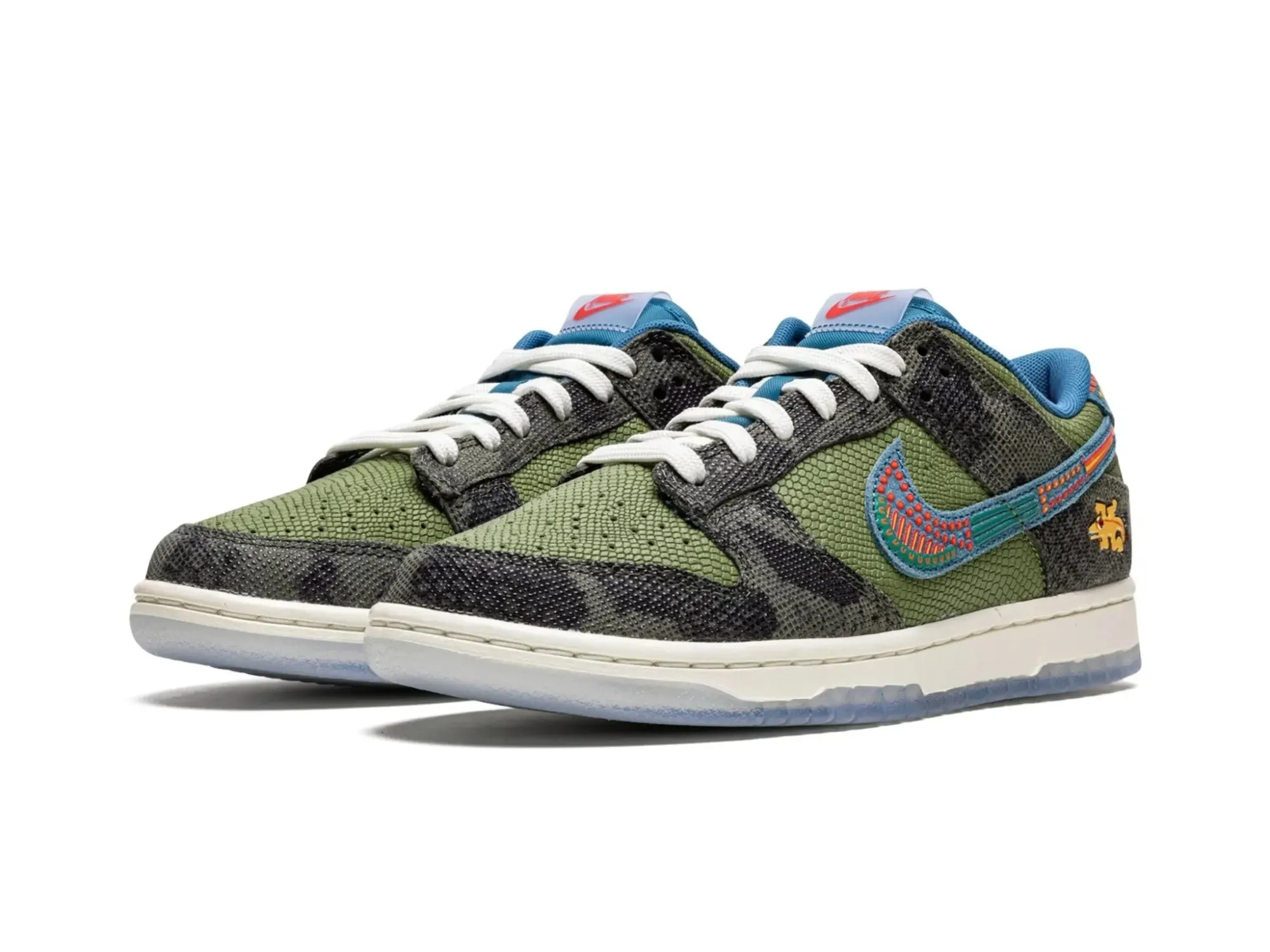 Nike Dunk Low "Siempre Familia"