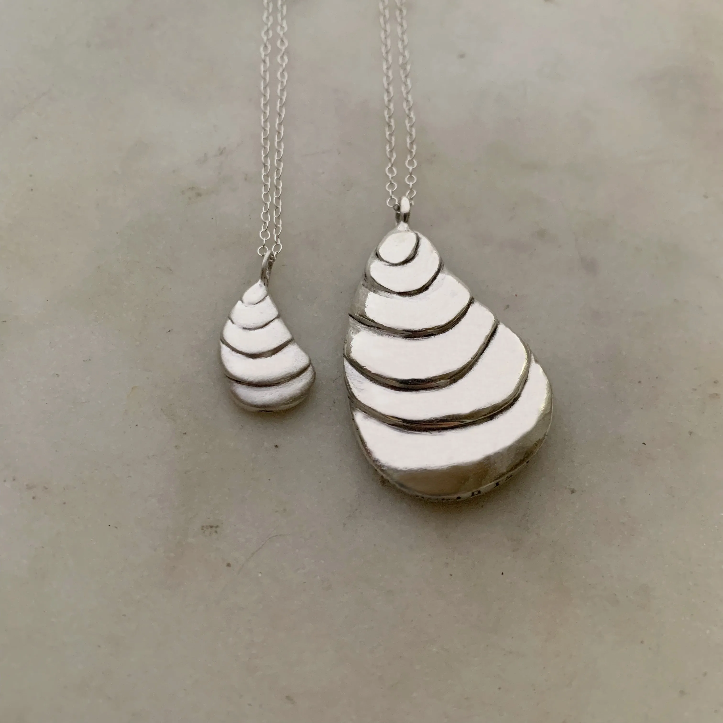 OYSTER PENDANT — LARGE