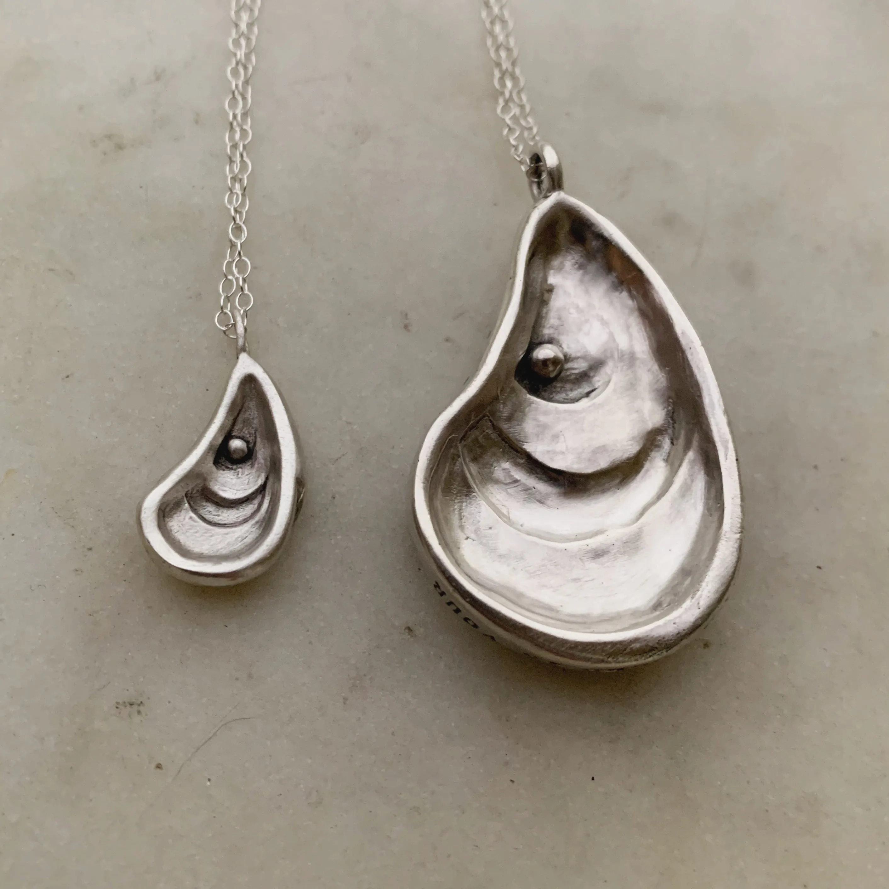 OYSTER PENDANT — LARGE