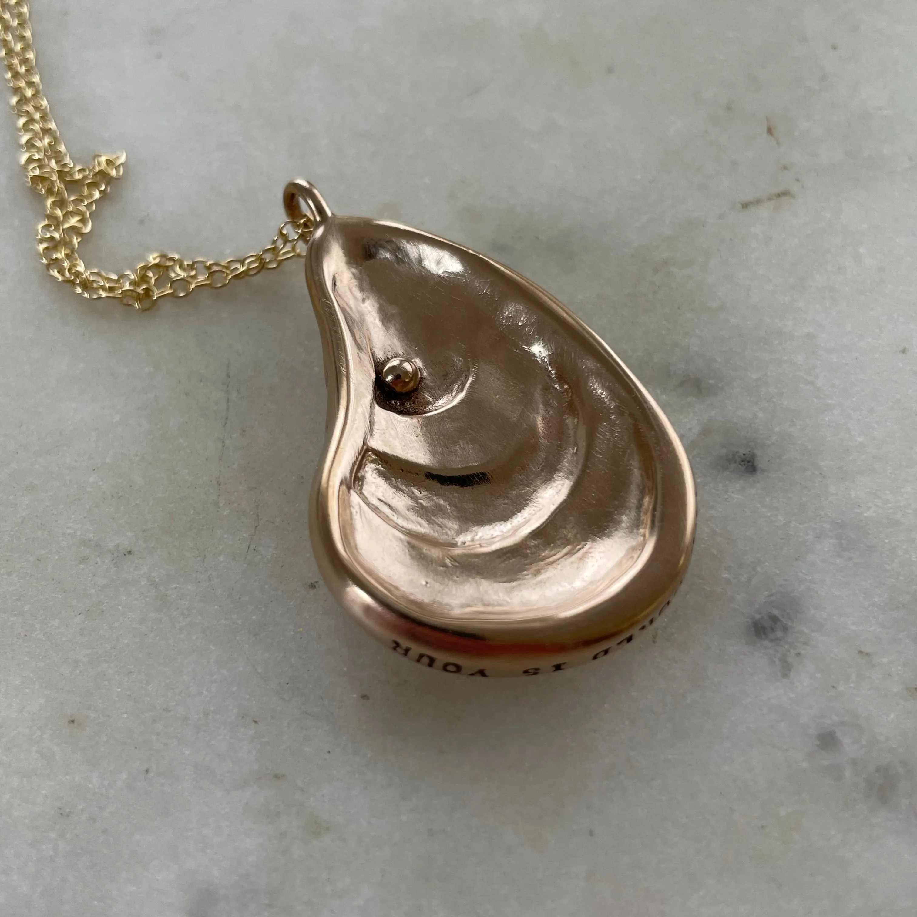 OYSTER PENDANT — LARGE