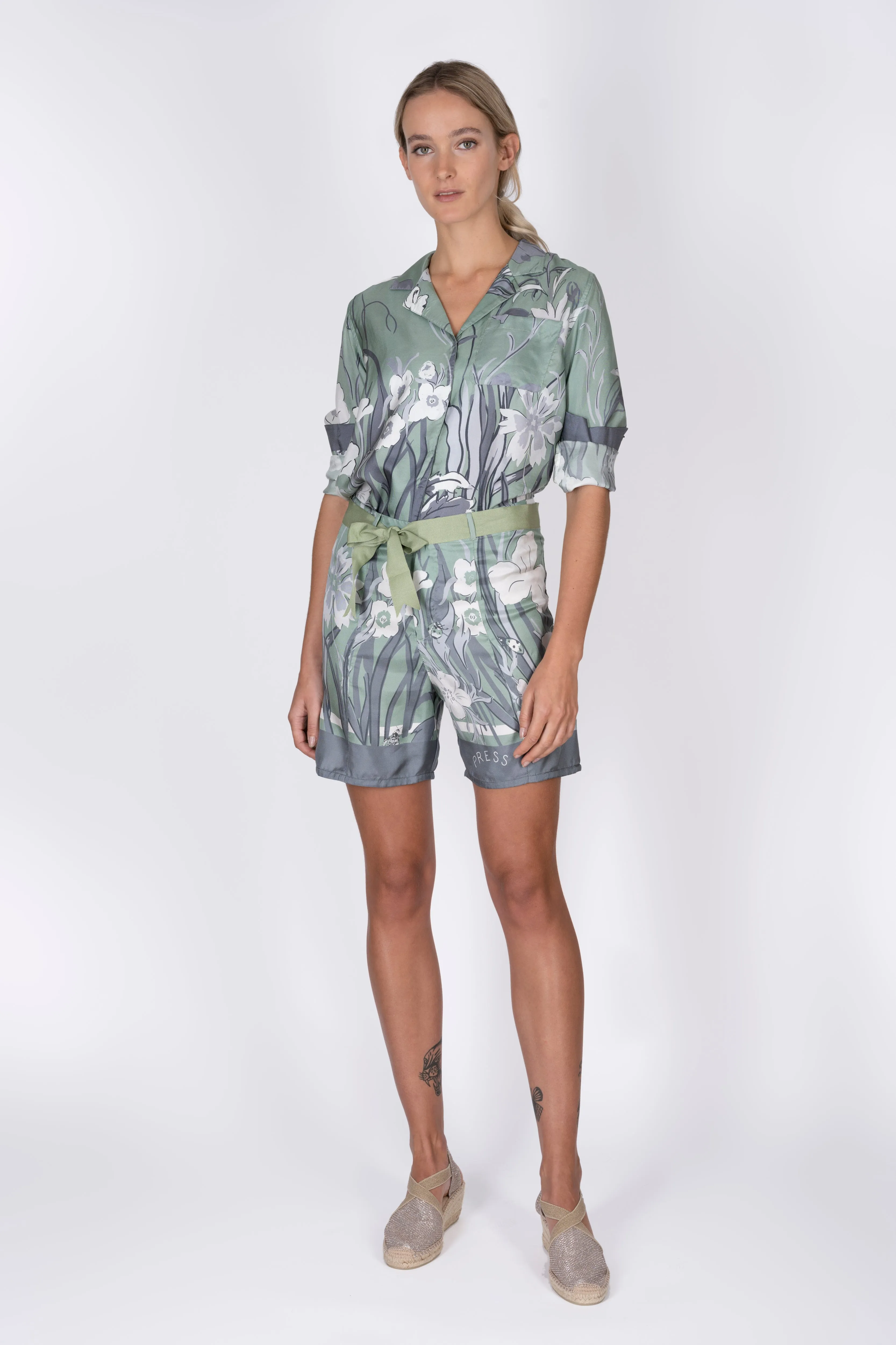 Silk Twill Miss Shorts in Garden-basil Print