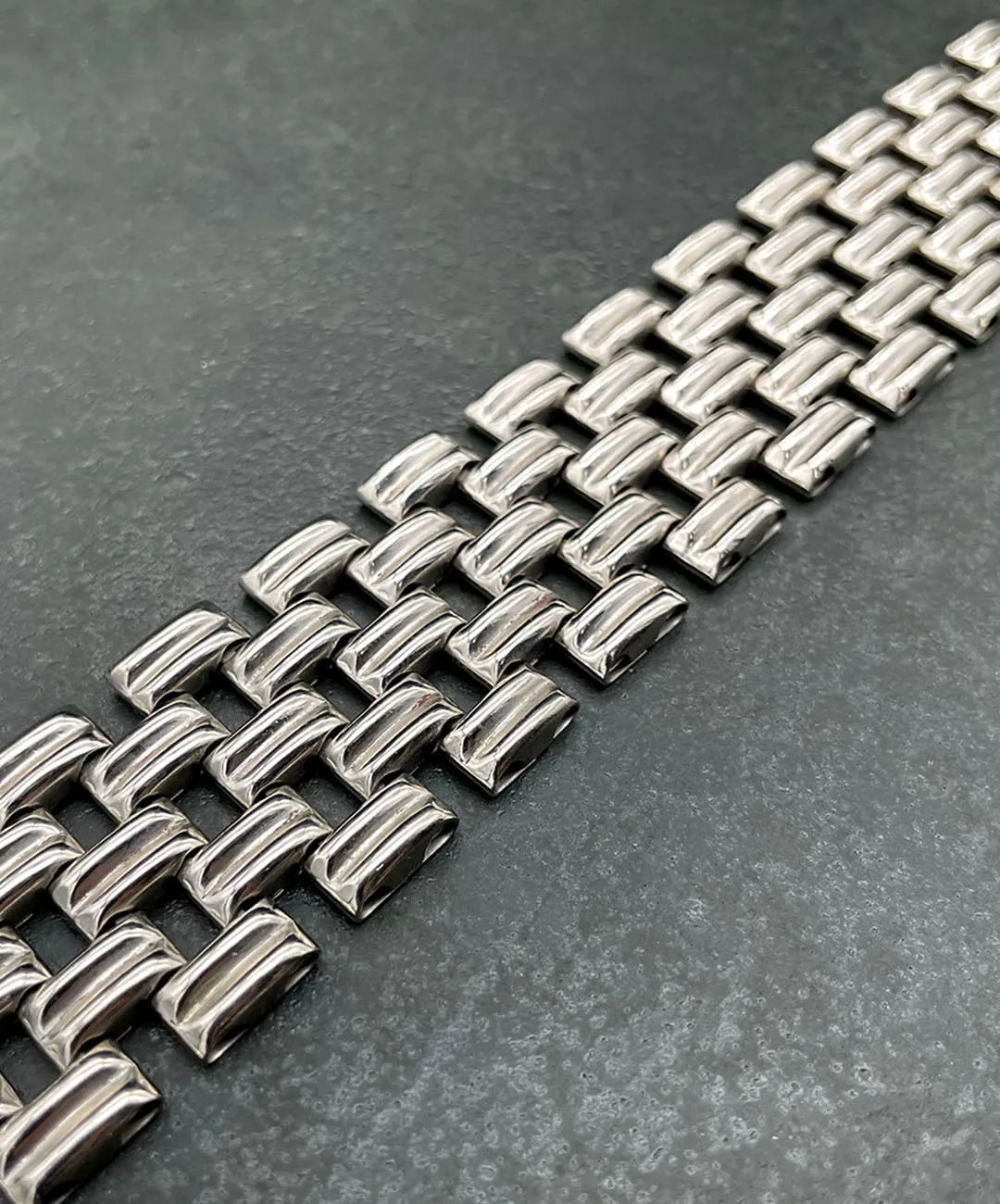 【USA輸入】ヴィンテージ シルバートーン ボリューム ブレスレット/Vintage Silver Brickwork Bracelet