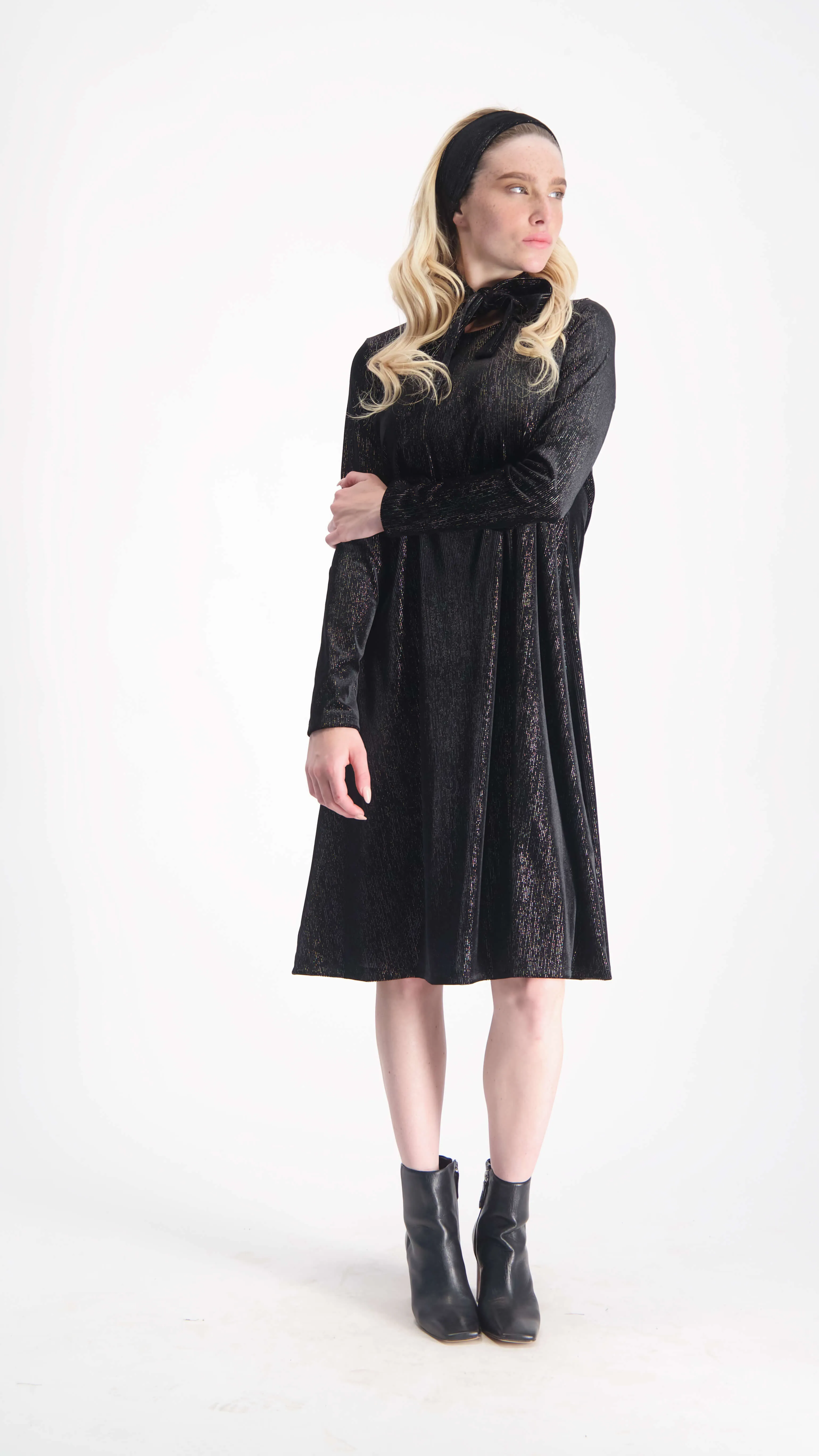 Velvet A-line Dress With Belt / Black & Silver Line